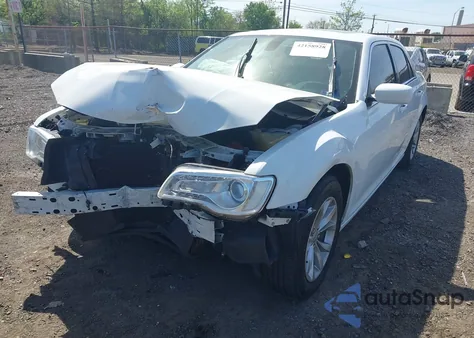 2016 Chrysler 300 Limited z USA, uszkodzony, nr VIN 2C3CCAAG5GH147494